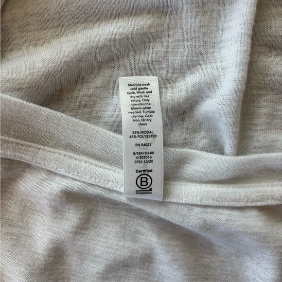 ATHLETA ☀️ Breezy Scoop VNeck Tee - Picture 5 of 10